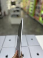 Apple iPad 6th Gen (A1893) 9.7" - Black/Silver, 32GB, Wi-Fi Only